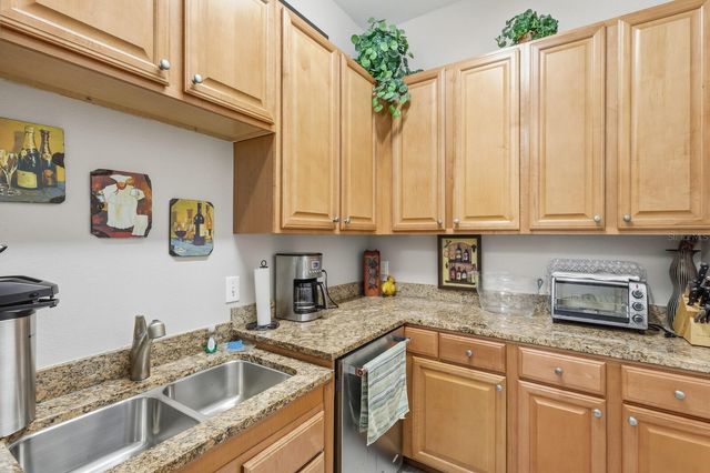 808 3RD AVENUE W 111, Bradenton, FL 34205