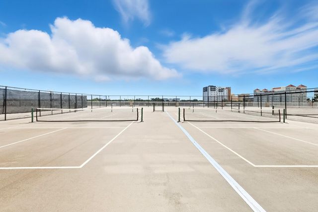 808 3RD AVENUE W 111, Bradenton, FL 34205