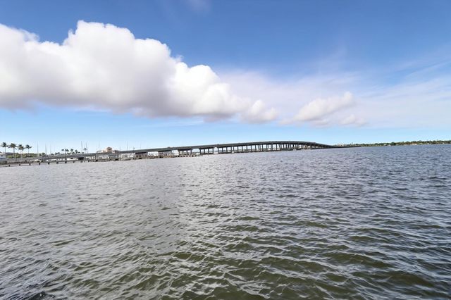 808 3RD AVENUE W 111, Bradenton, FL 34205