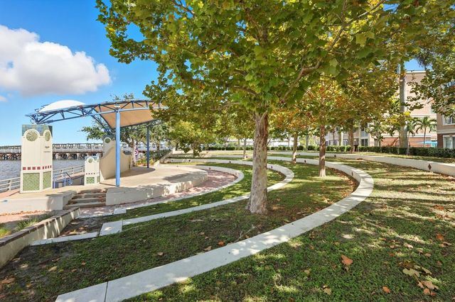 808 3RD AVENUE W 111, Bradenton, FL 34205