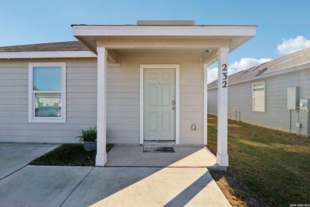 232 Alligator, Seguin, TX 78155