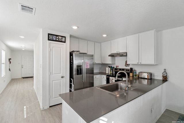 232 Alligator, Seguin, TX 78155