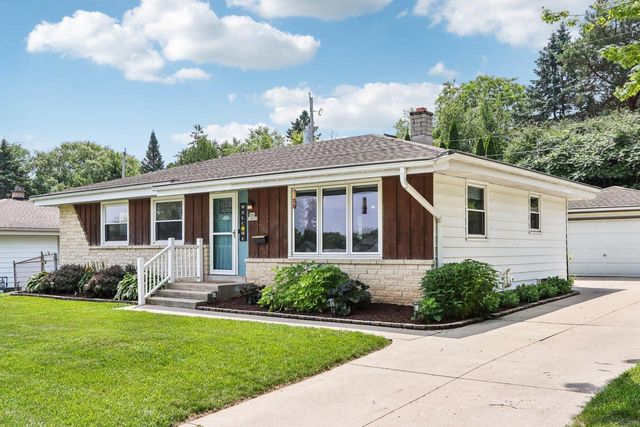 N84W18355 Seneca COURT, Menomonee Falls, WI 53051