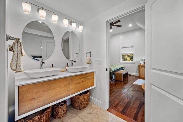 1091 Pucker Street, Stowe, VT 05672