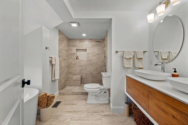 1091 Pucker Street, Stowe, VT 05672