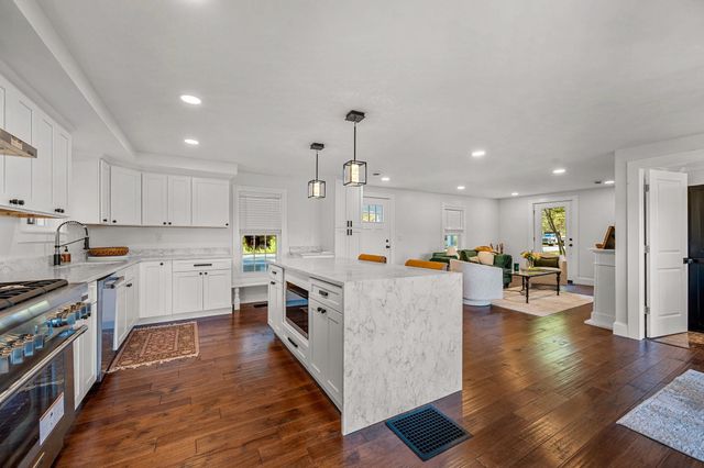 1091 Pucker Street, Stowe, VT 05672