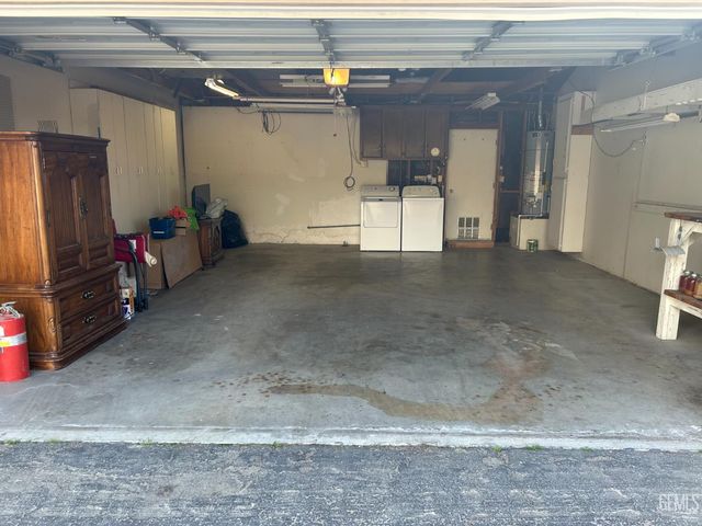 302 Calvin Street, Taft, CA 93268