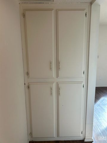 302 Calvin Street, Taft, CA 93268