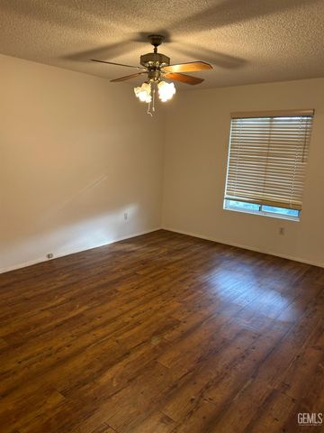 302 Calvin Street, Taft, CA 93268