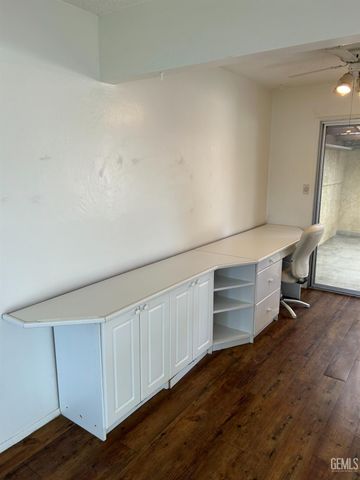 302 Calvin Street, Taft, CA 93268