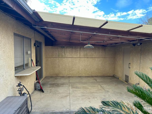 302 Calvin Street, Taft, CA 93268