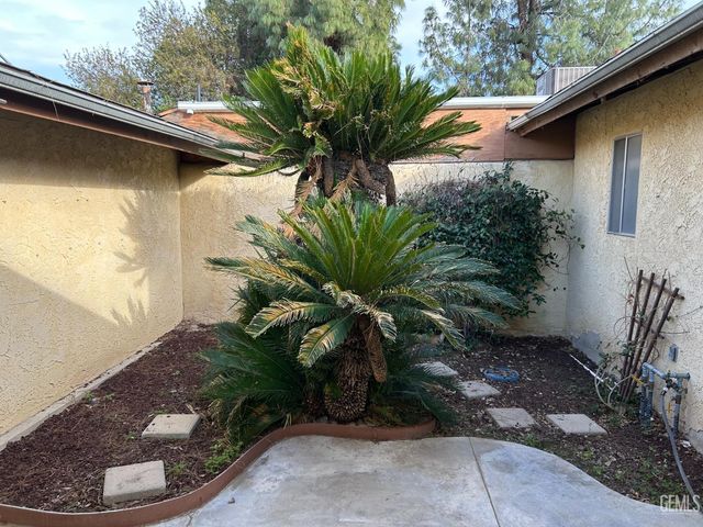 302 Calvin Street, Taft, CA 93268