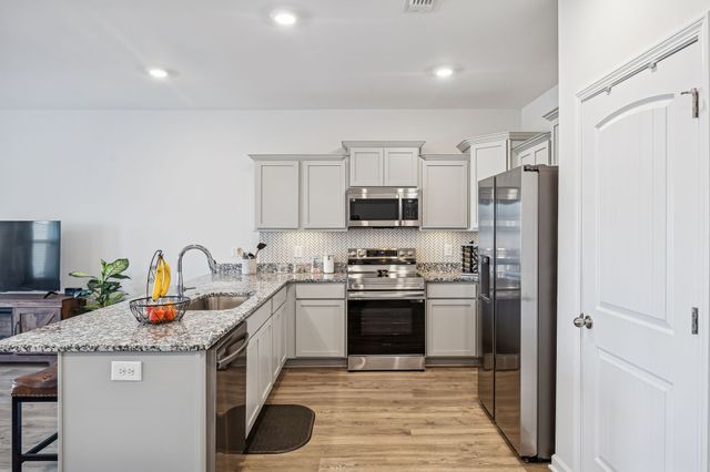 5734 Cloverwood Dr, Rockvale, TN 37153