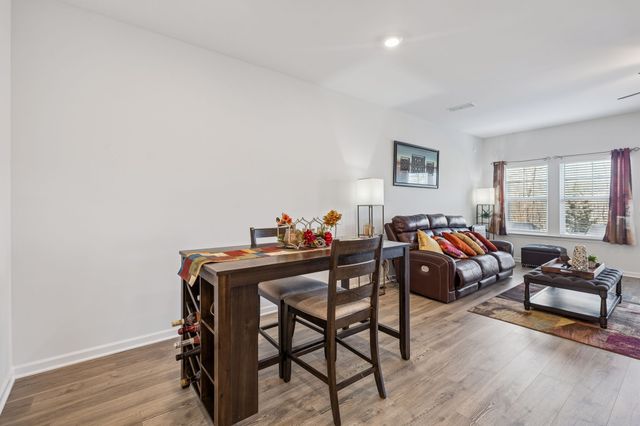 5734 Cloverwood Dr, Rockvale, TN 37153