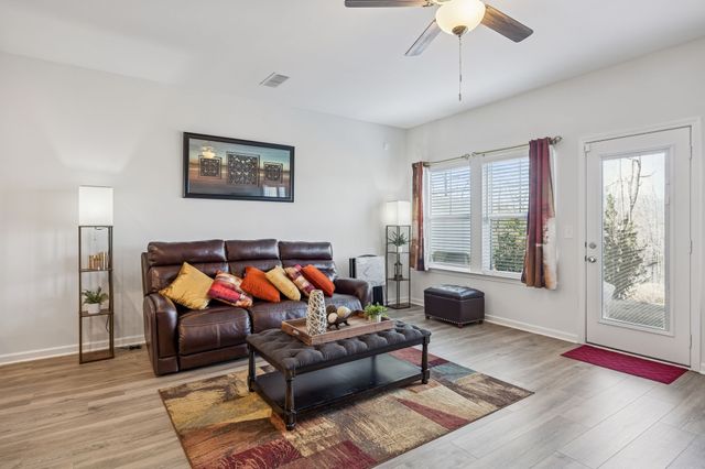 5734 Cloverwood Dr, Rockvale, TN 37153