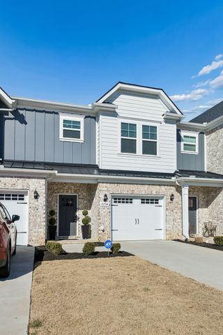 5734 Cloverwood Dr, Rockvale, TN 37153