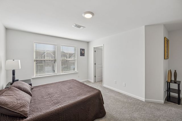 5734 Cloverwood Dr, Rockvale, TN 37153