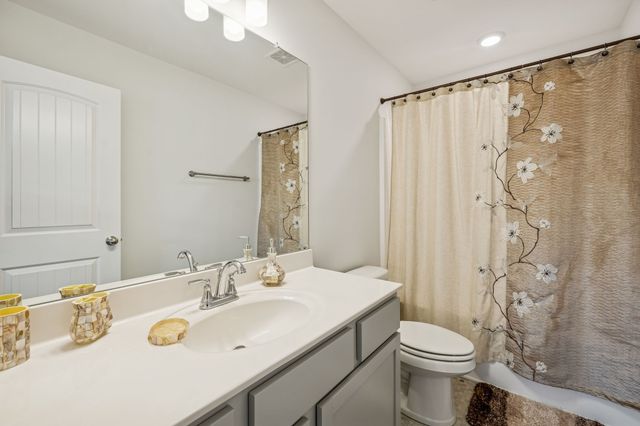 5734 Cloverwood Dr, Rockvale, TN 37153