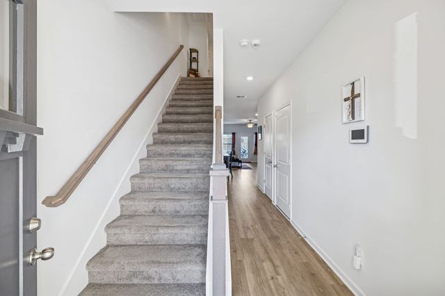 5734 Cloverwood Dr, Rockvale, TN 37153