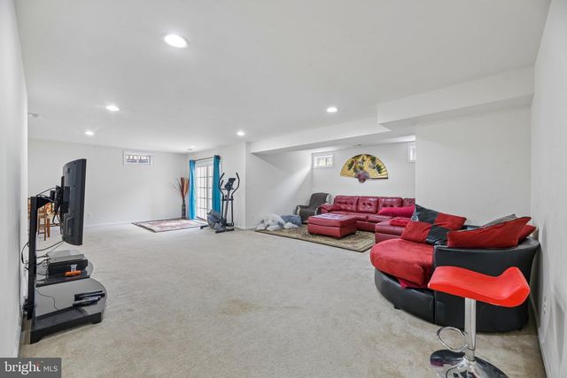8405 MINERAL SPRINGS DR, Manassas, VA 20112