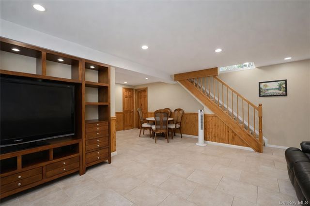 59 Tarring Street, Staten Island, NY 10306