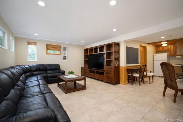 59 Tarring Street, Staten Island, NY 10306