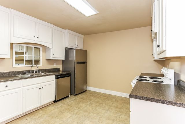 1103 Warden Street, Benbrook, TX 76126