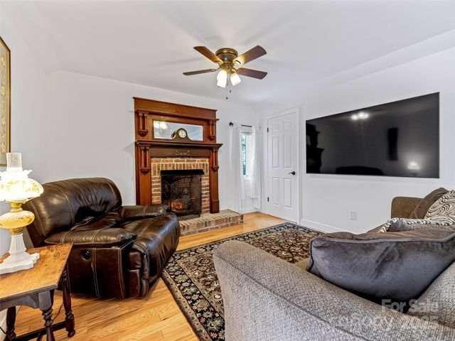 163 Northern Lights Lane, Hendersonville, NC 28739