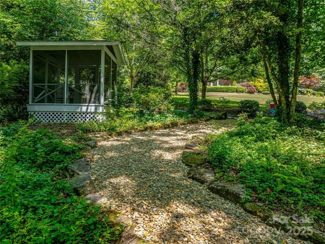 163 Northern Lights Lane, Hendersonville, NC 28739