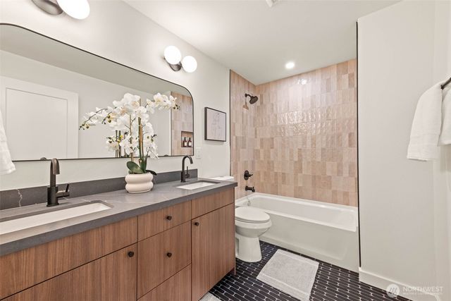10518 158th Avenue NE, Redmond, WA 98052