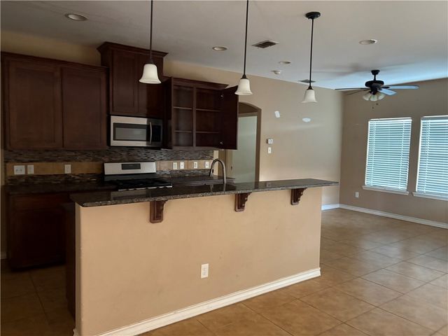 1605 Sea Oak Dr, Corpus Christi, TX 78418