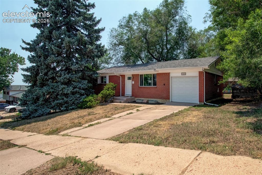 1426 Holmes Drive, Colorado Springs, CO 80909 — photo 2