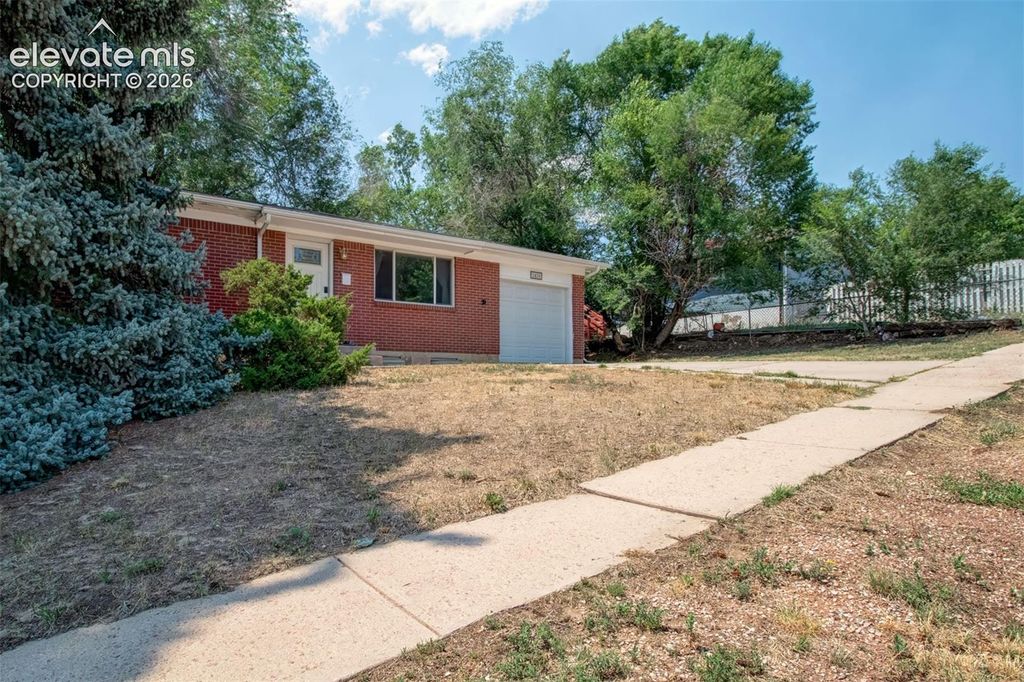 1426 Holmes Drive, Colorado Springs, CO 80909 — photo 3