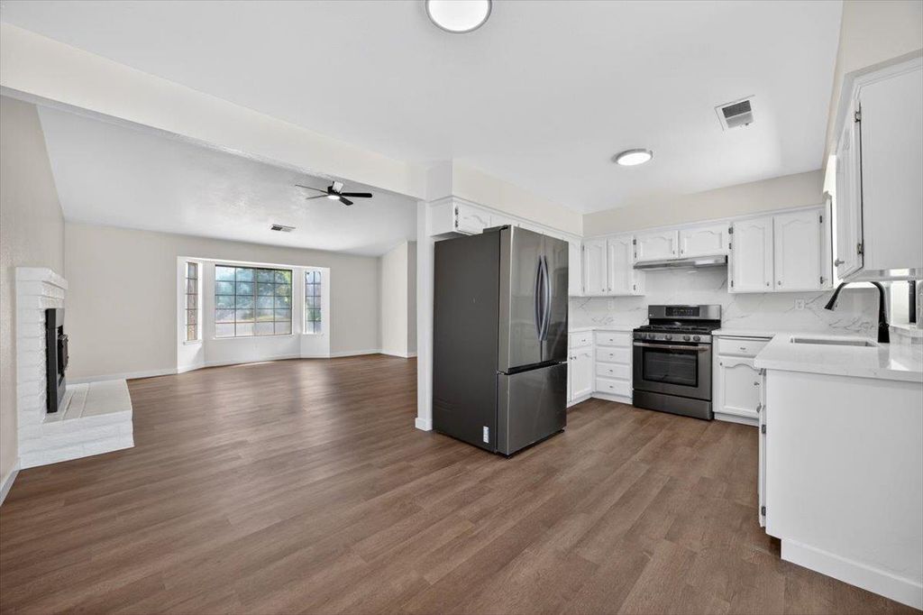 Image 10 of property listing at 3670 W Fedora Avenue, Fresno, CA 93722