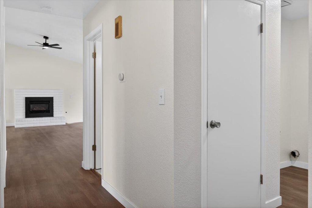 Image 13 of property listing at 3670 W Fedora Avenue, Fresno, CA 93722