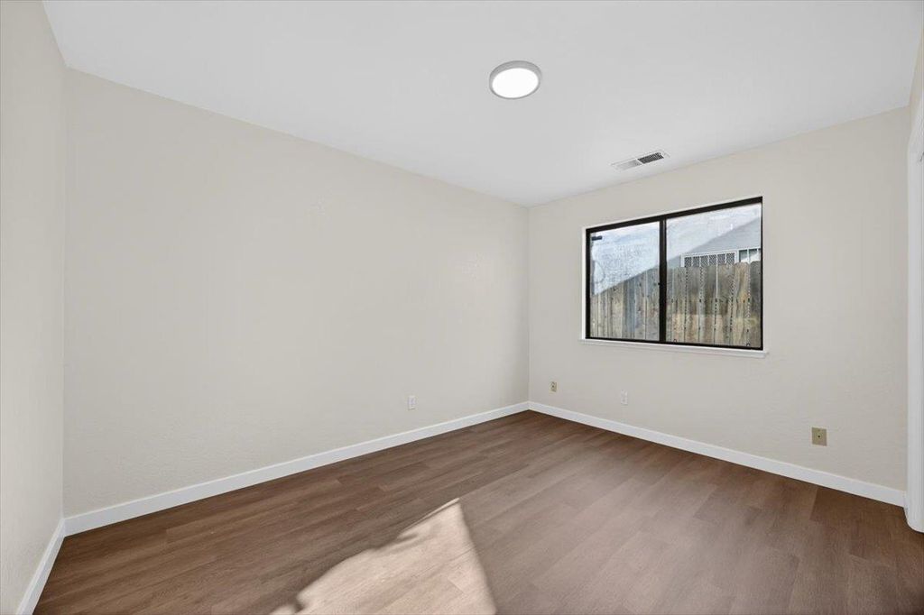 Image 17 of property listing at 3670 W Fedora Avenue, Fresno, CA 93722