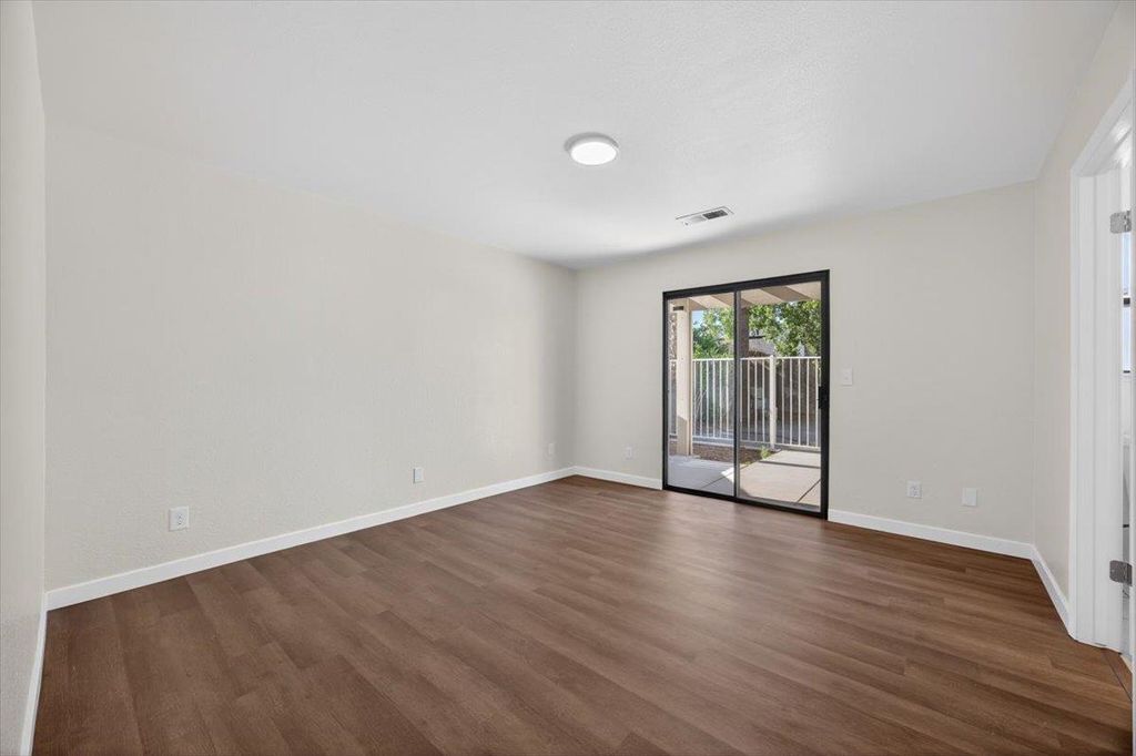 Image 21 of property listing at 3670 W Fedora Avenue, Fresno, CA 93722