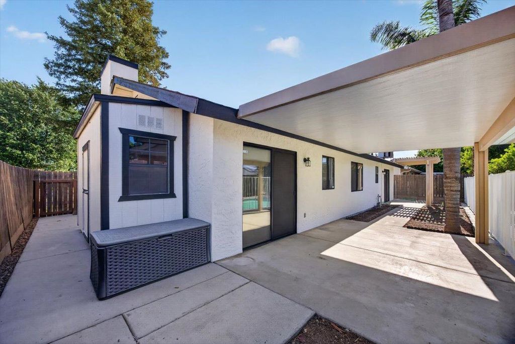 Image 27 of property listing at 3670 W Fedora Avenue, Fresno, CA 93722