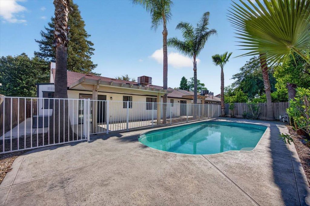 Image 29 of property listing at 3670 W Fedora Avenue, Fresno, CA 93722