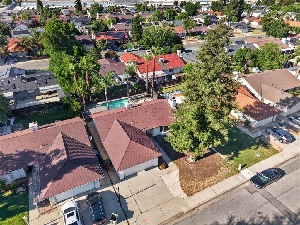 Image 38 of property listing at 3670 W Fedora Avenue, Fresno, CA 93722