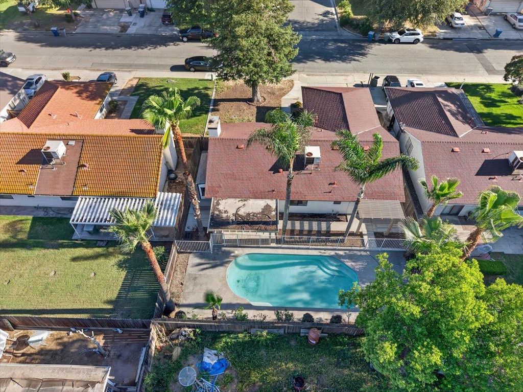 Image 39 of property listing at 3670 W Fedora Avenue, Fresno, CA 93722