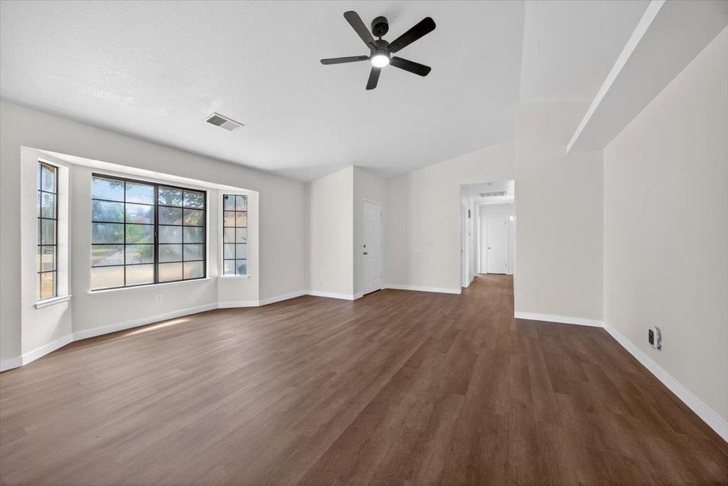 Image 5 of property listing at 3670 W Fedora Avenue, Fresno, CA 93722