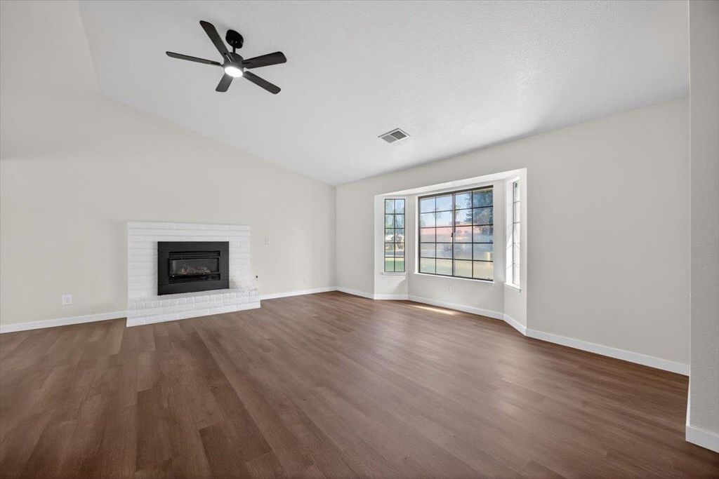 Image 6 of property listing at 3670 W Fedora Avenue, Fresno, CA 93722