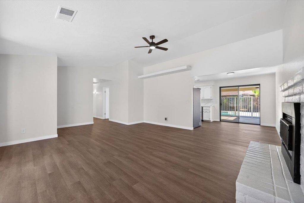 Image 9 of property listing at 3670 W Fedora Avenue, Fresno, CA 93722