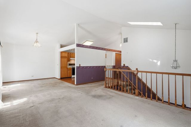 864 N Shady Oaks Drive 864, Elgin, IL 60120