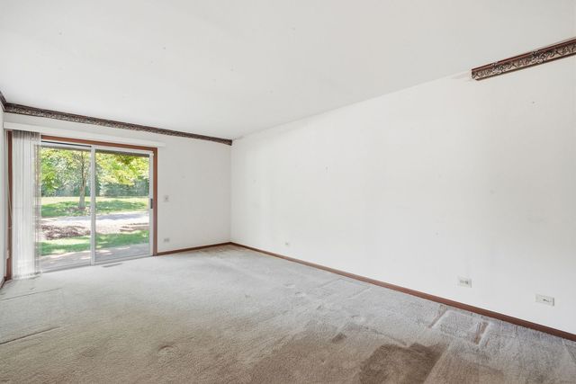 864 N Shady Oaks Drive 864, Elgin, IL 60120