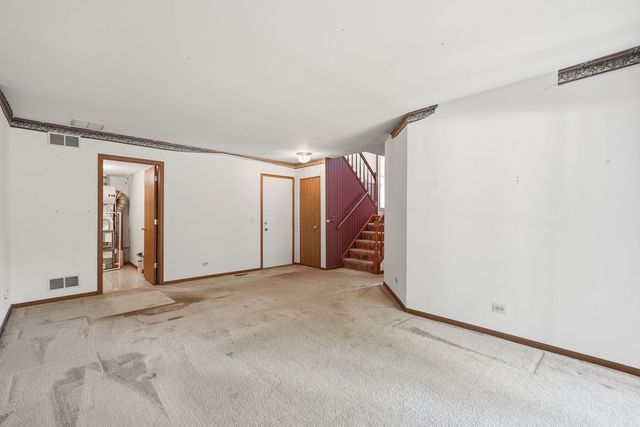 864 N Shady Oaks Drive 864, Elgin, IL 60120