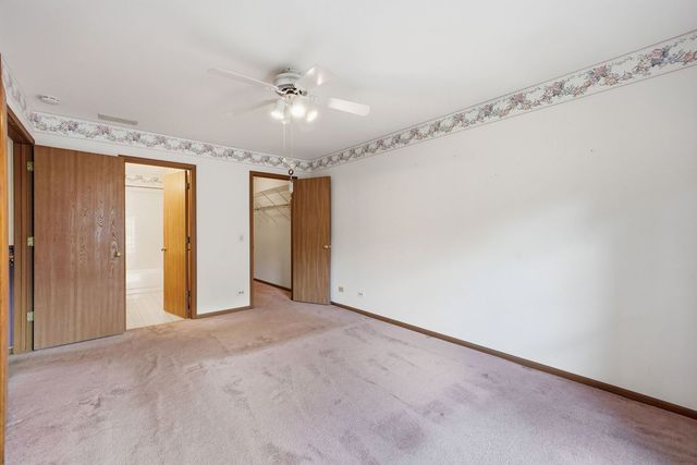 864 N Shady Oaks Drive 864, Elgin, IL 60120