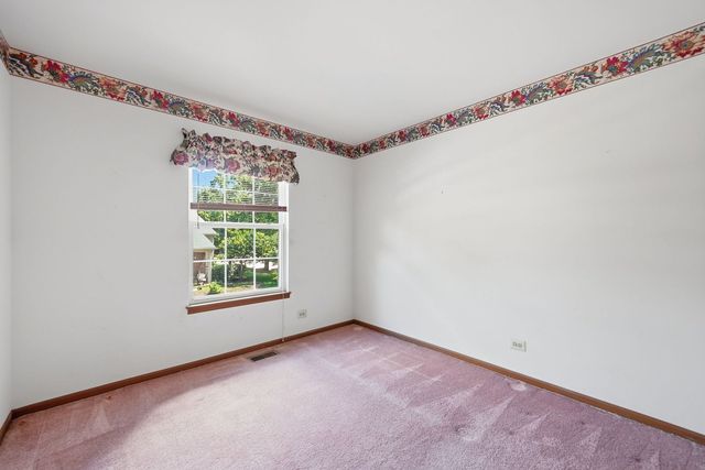 864 N Shady Oaks Drive 864, Elgin, IL 60120