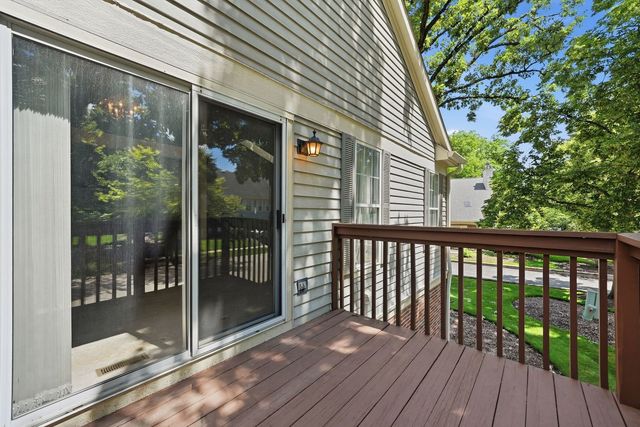 864 N Shady Oaks Drive 864, Elgin, IL 60120